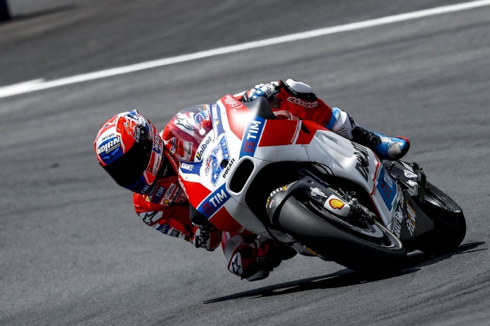 Stoner in azione nei test in Austria