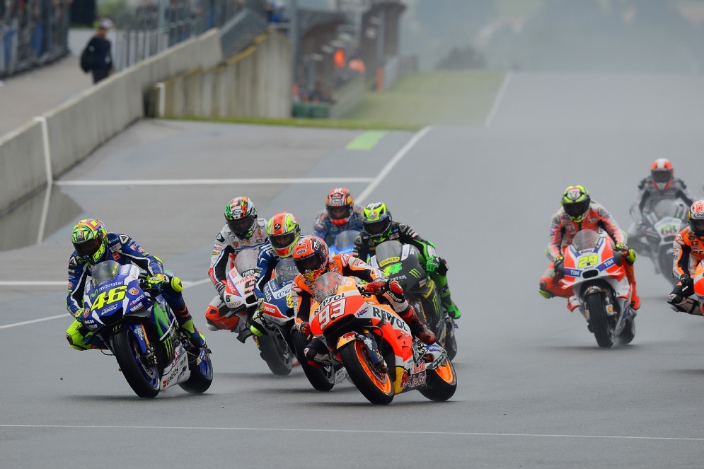 Rossi attacca Marquez per la prima posizione dell'ultimo GP in Germania