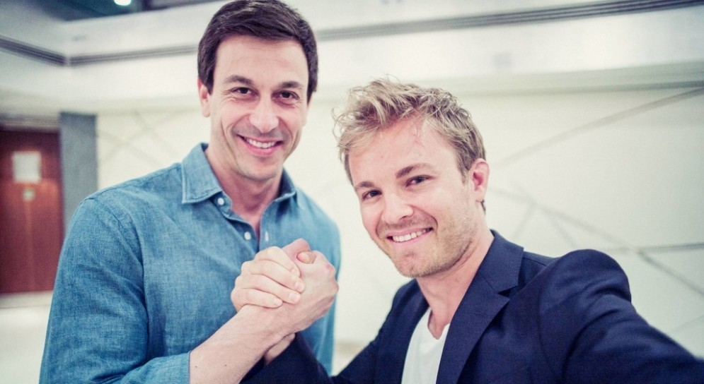Nico Rosberg con il team principal Toto Wolff