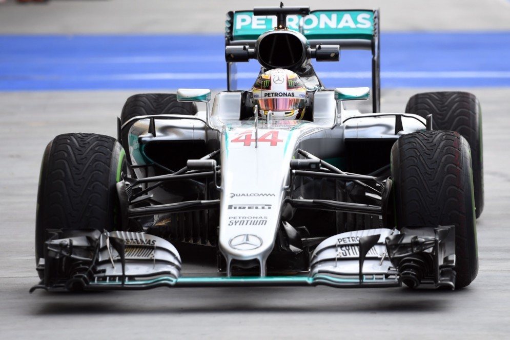 Lewis Hamilton rientra ai box all'Hungaroring