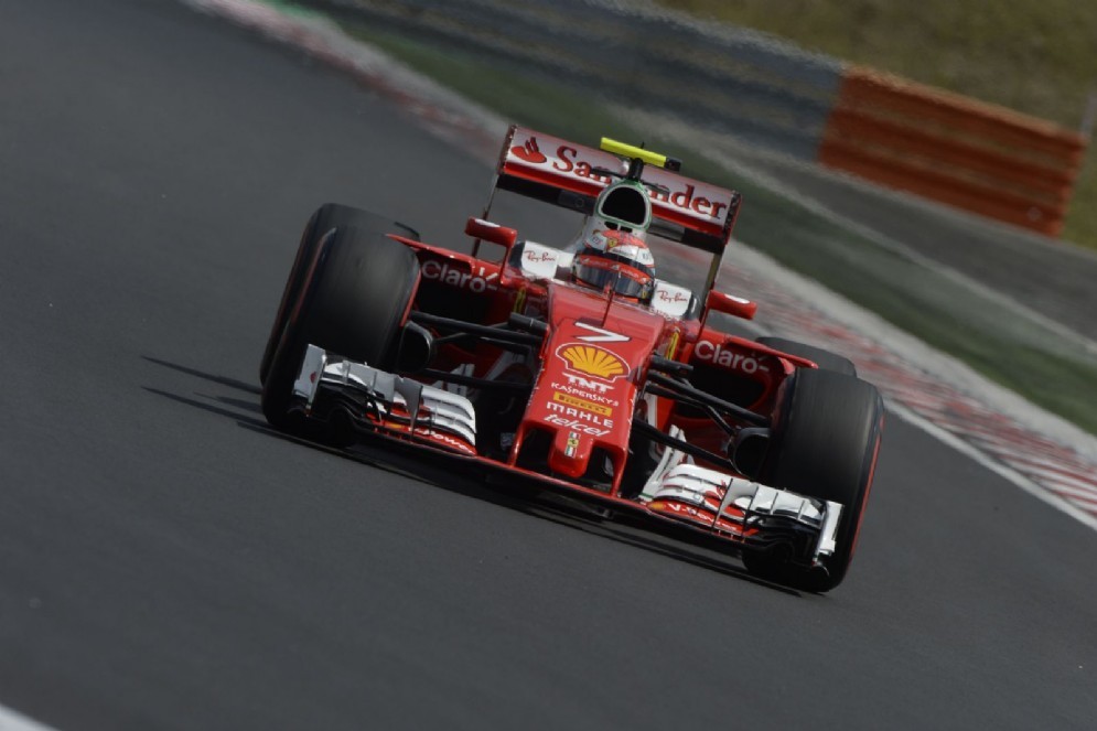 Kimi Raikkonen in pista al venerdì in Ungheria