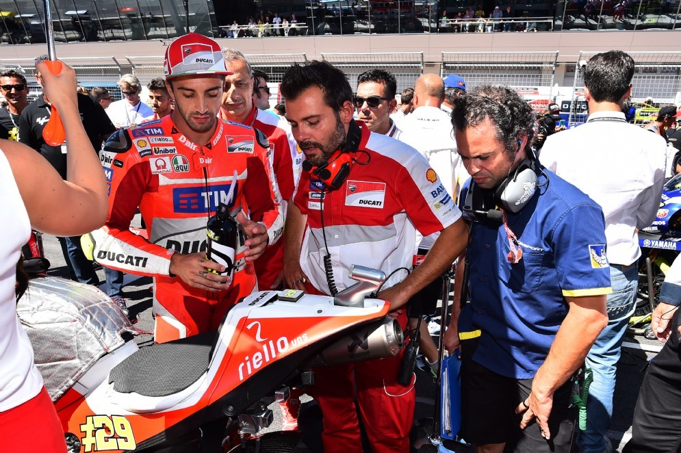 Andrea Iannone si schiera in pole position