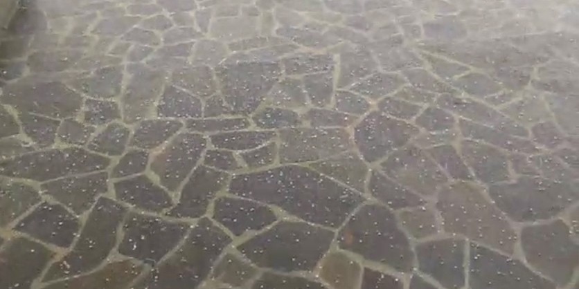Chicchi di grandine caduti a nord di Udine
