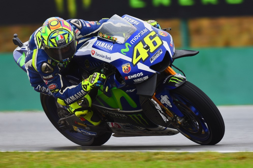 Valentino Rossi in azione sulla sua Yamaha M1