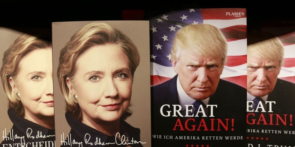 I volti dei candidati Hillary Clinton e Donald Trump stampati sulle copertine delle rispettive biografie.