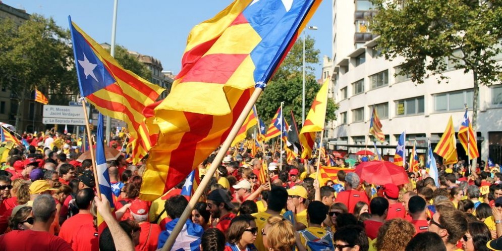 Migliaia di persone in piazza in Catalogna per le consuete manifestazioni per la secessione dell'11 settembre.