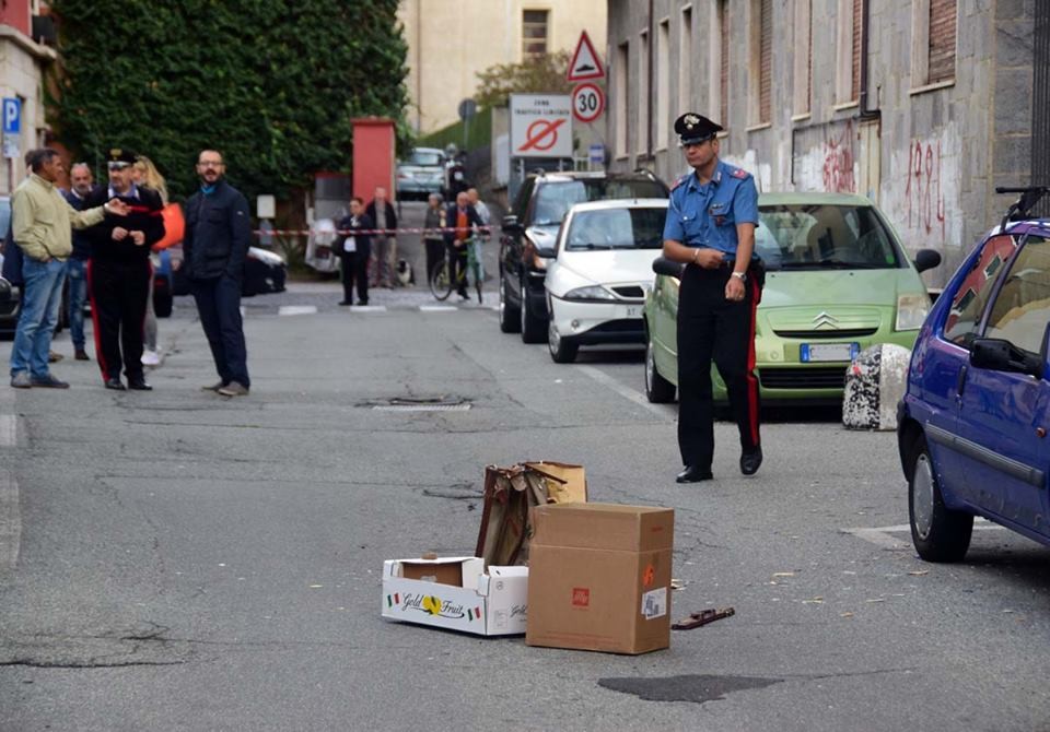 Forze dell'ordine questa mattina a presidio del presunto pacco bomba