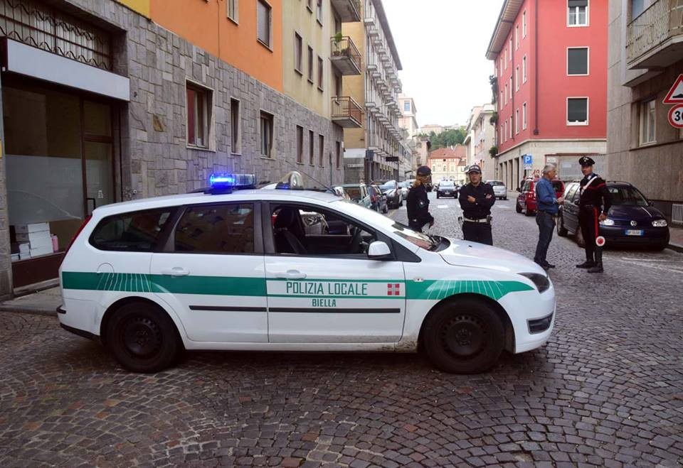 Anche la polizia municipale ha contribuito alle operazioni, questa mattina