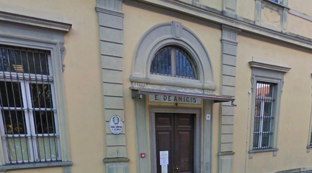 L'ingresso della scuola De Amicis