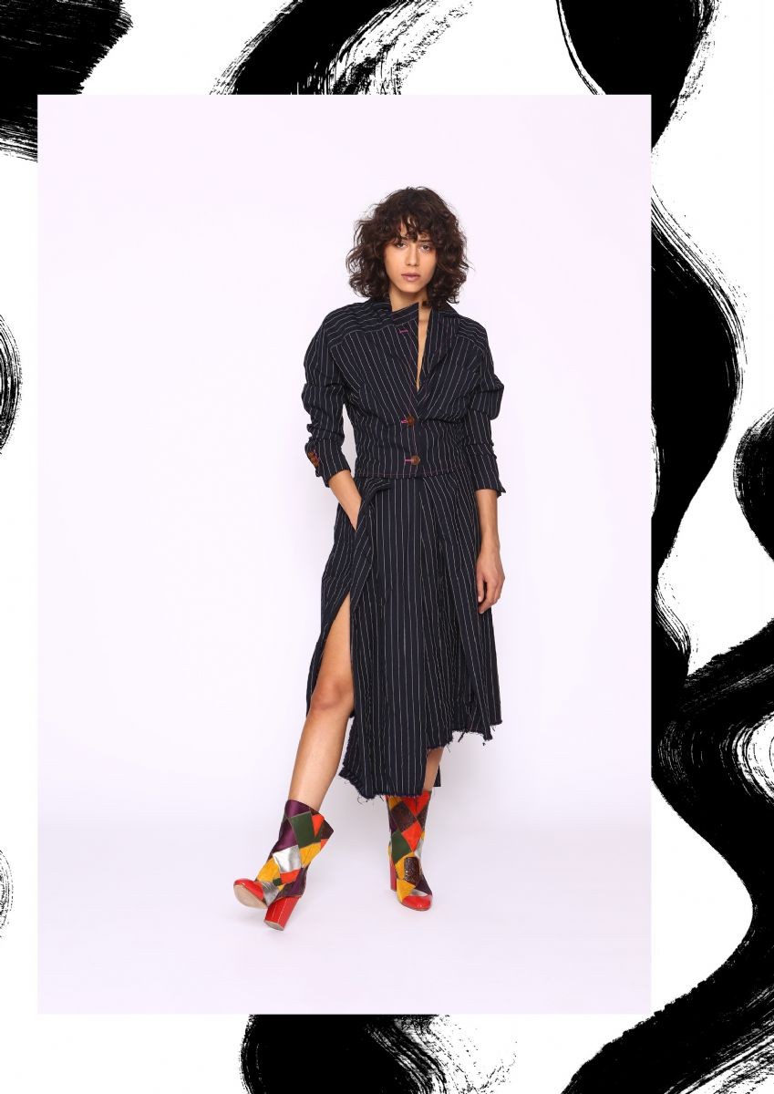 Un look della collezione P/E 2017 Vivienne Westwood