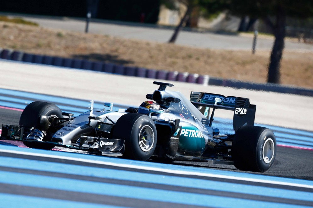 La Mercedes di Pascal Wehrlein in pista al Paul Ricard