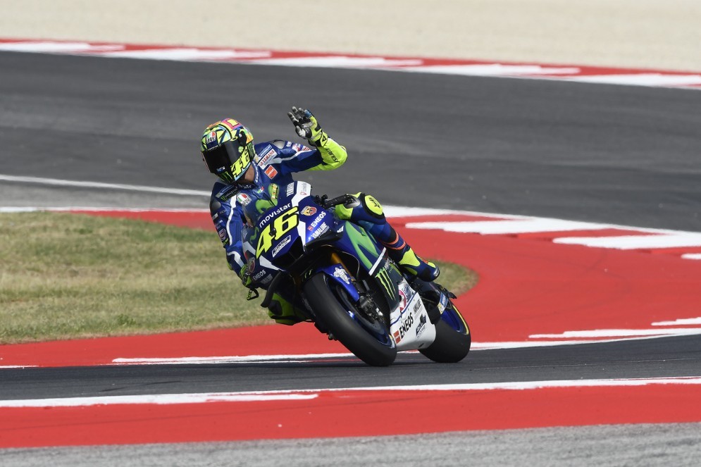 Valentino Rossi in azione sulla sua M1