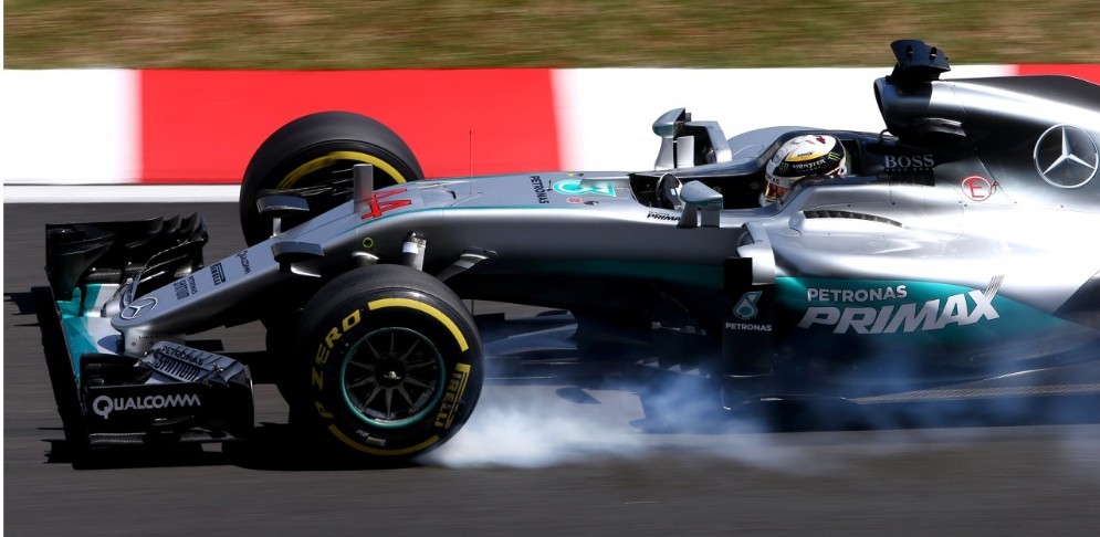 Lewis Hamilton in azione nelle prove libere a Sepang