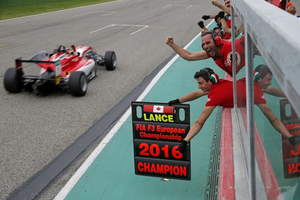 Stroll taglia il traguardo
