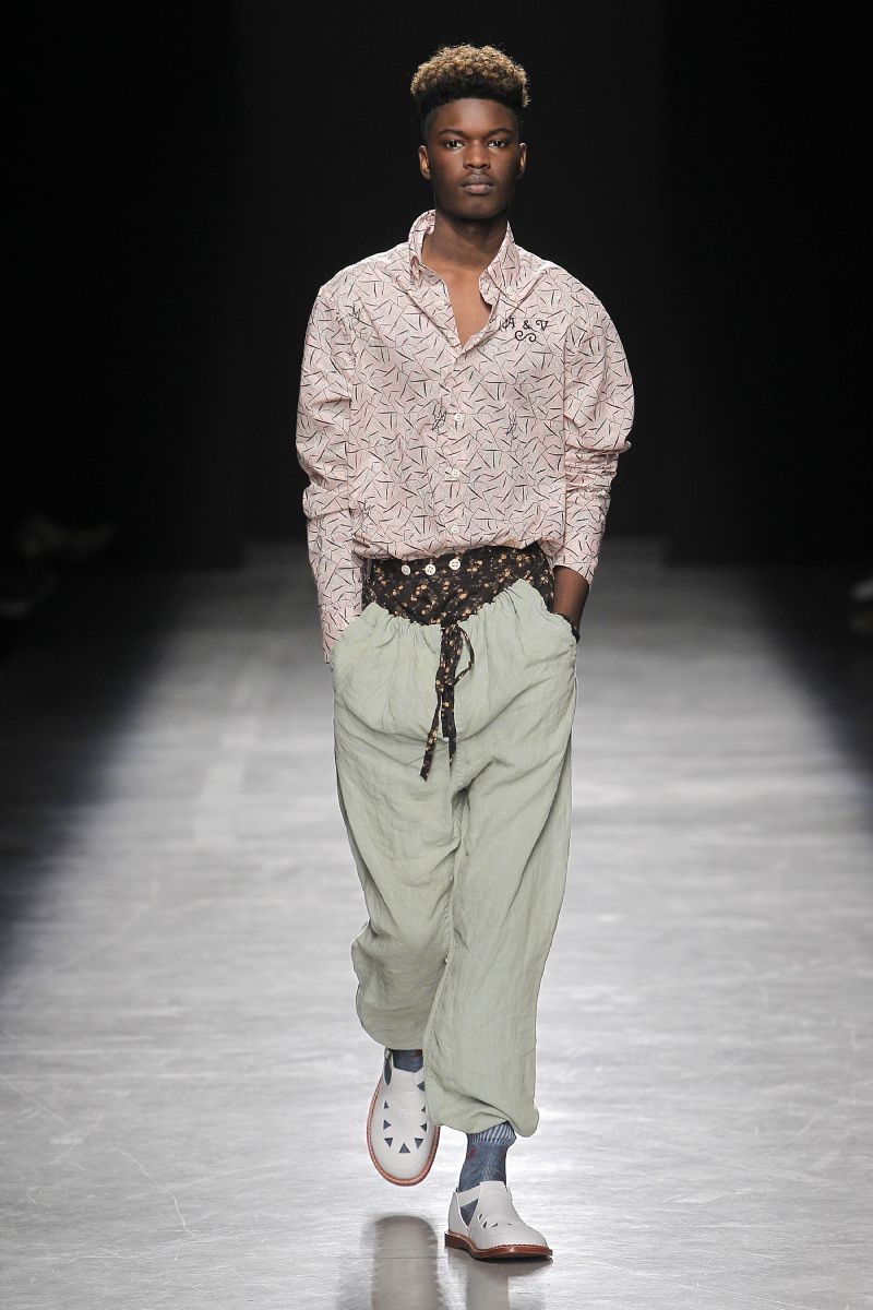 Un look della collezione Andreas Kronthaler per Vivienne Westwood