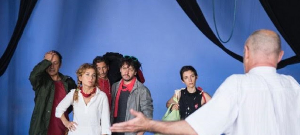 Una scena dallo spettacolo "Social Comedy"
