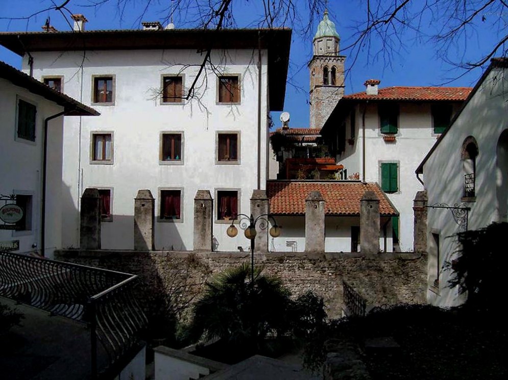 via Sarpi Corte Borgo Mercatoveccio