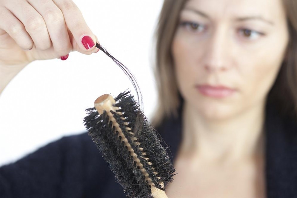 Caduta capelli, in autunno è normale