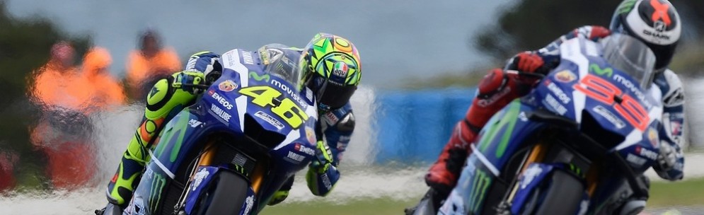 Valentino Rossi e Jorge Lorenzo in azione