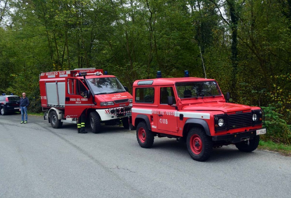Due mezzi dei vigili del fuoco