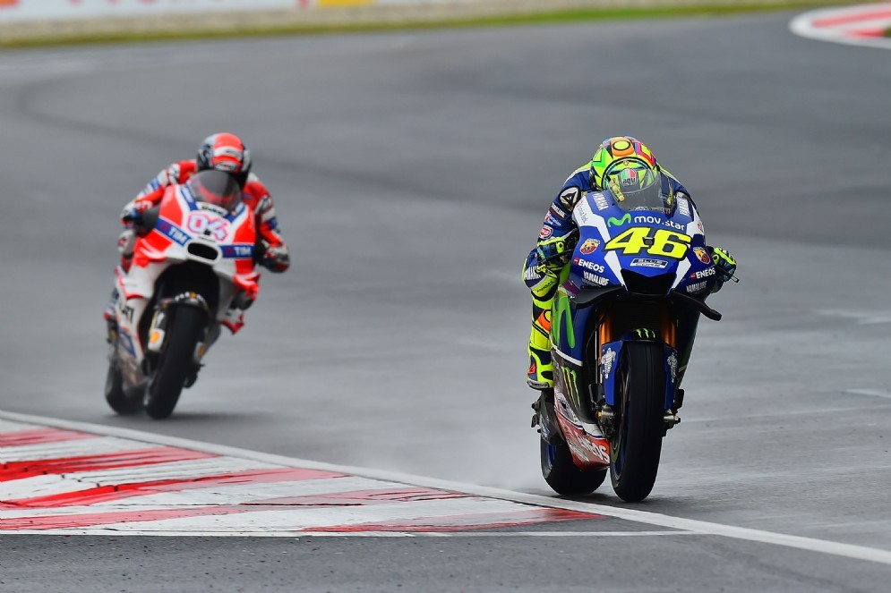 Il Dottore davanti ad Andrea Dovizioso in gara a Sepang