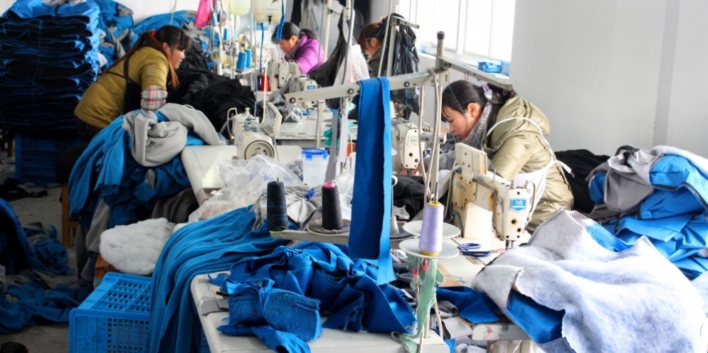 La Commissione europea deve decidere se concedere alla Cina lo status di economia di mercato.