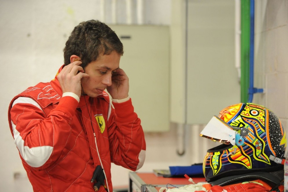 Rossi nei box ai tempi dei test con la Ferrari