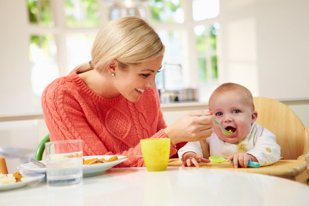 Svezzamento, il pediatra risponde ai dubbi delle mamme