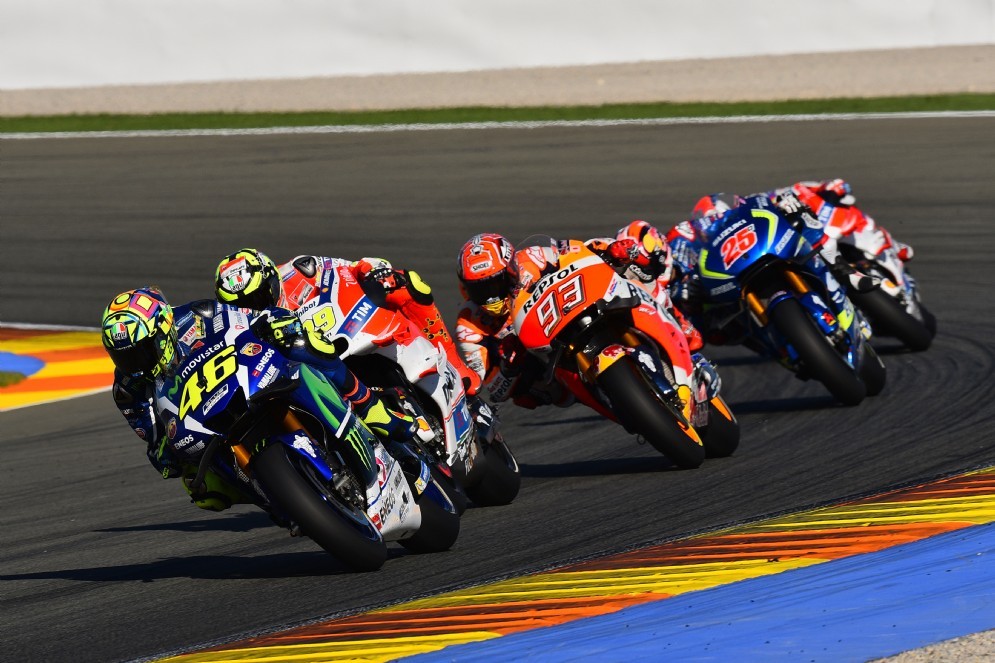 Una fase di gara dell'ultimo GP del 2016 a Valencia