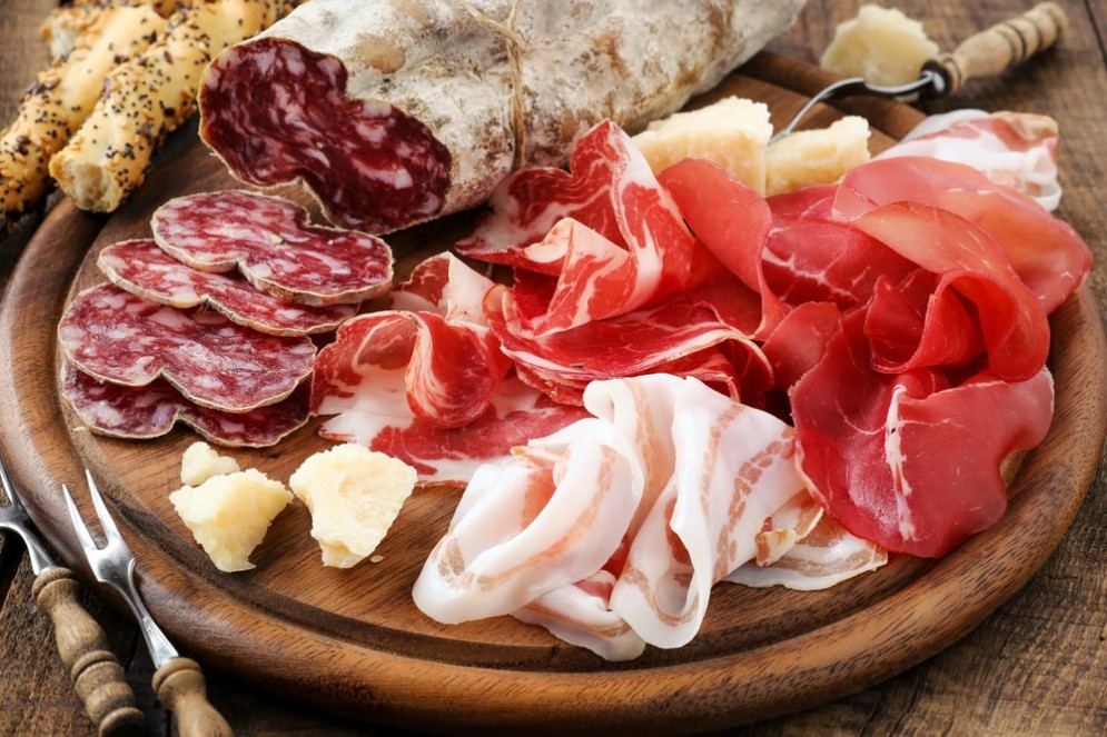 Salumi, carne insaccata e lavorata peggiora i sintomi dell'asma