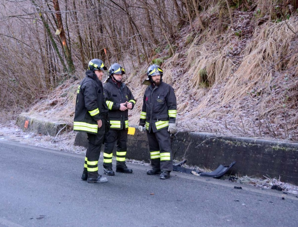 Tre le squadre dei vigili del fuoco intervenute per prestare i soccorsi del caso