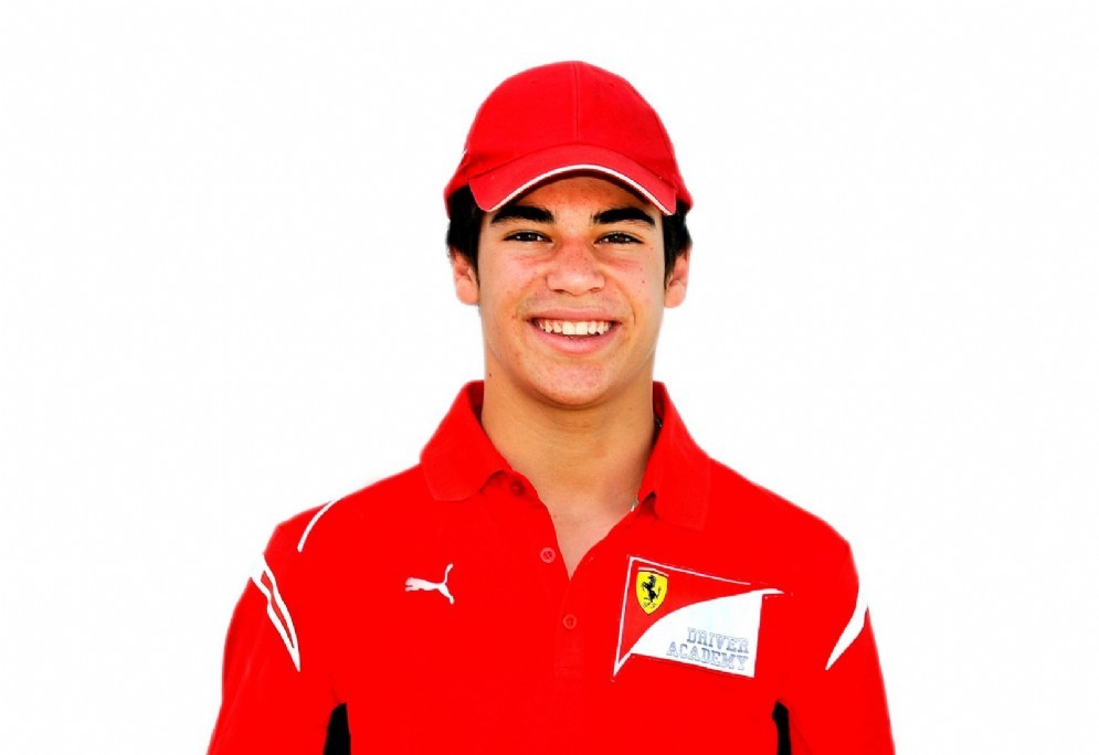 Lance Stroll con la tuta della Ferrari Driver Academy