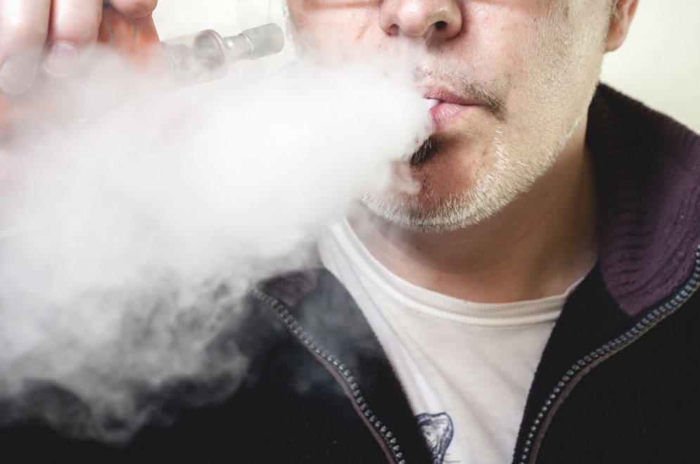 Sigarette elettroniche, farebbero meno male del fumo di tabacco