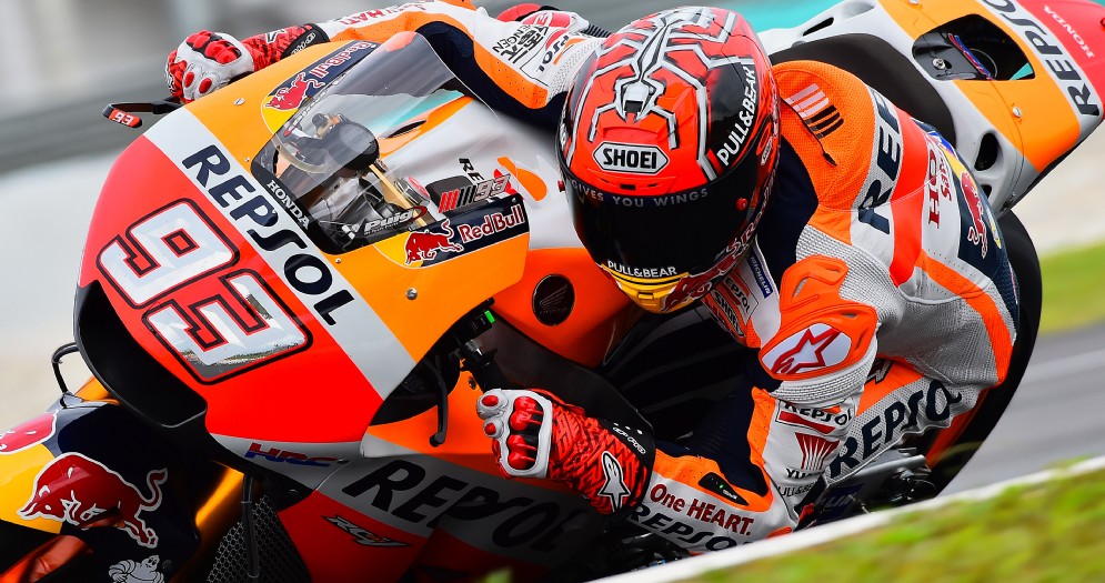 Marc Marquez in azione sulla sua Honda nei test pre-campionato di Sepang