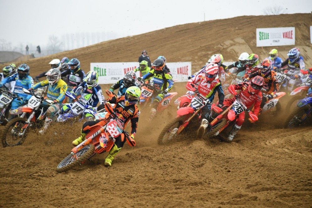 Cairoli davanti a tutti al via della Mx1