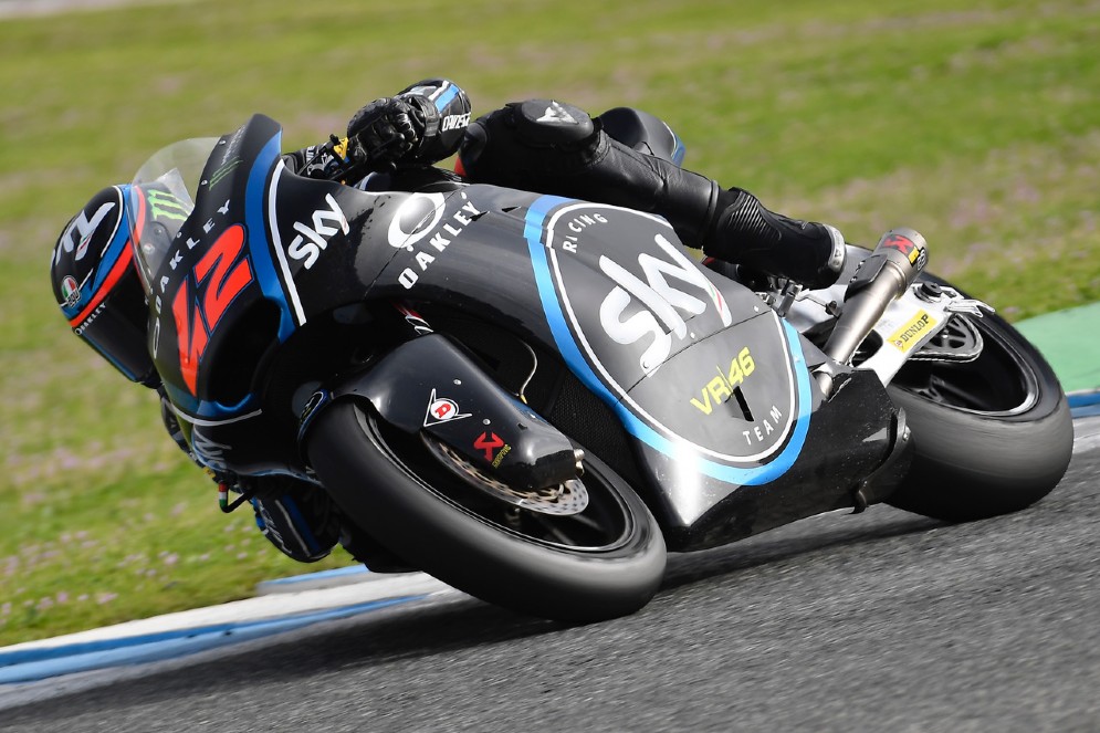 Pecco Bagnaia in pista con la Kalex durante le prove in Spagna