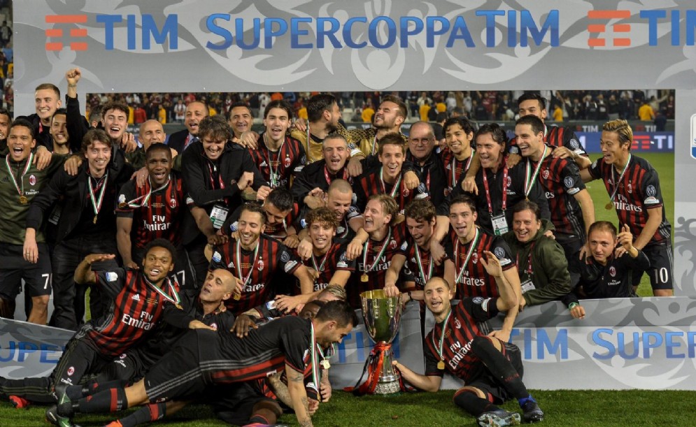 La festa dei rossoneri dopo la vittoria sulla Juventus a Doha