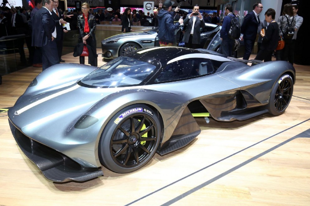 La Aston Martin Valkyrie sviluppata con la Red Bull a Ginevra