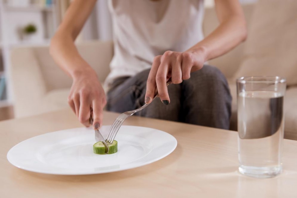 Giornata del Fiocco Lilla, molti italiani non conoscono i disturbi del comportamento alimentare