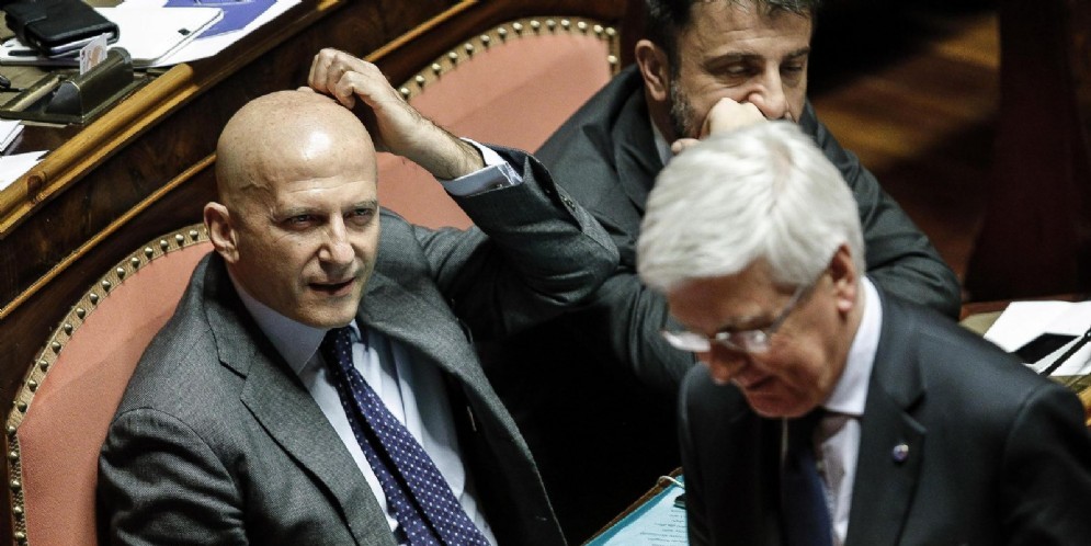 Il senatore di Forza Italia, Augusto Minzolini ha annunciato le sue dimissioni dopo il voto in Senato che ha respinto la sua decadenza