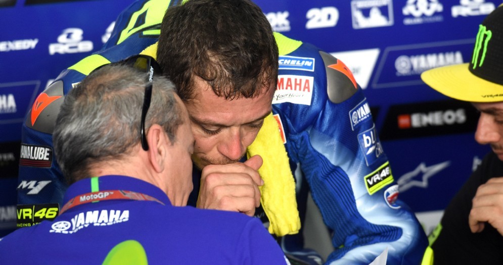 Valentino Rossi a colloquio con Luca Cadalora e Uccio