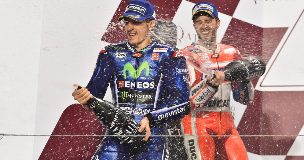 Maverick Vinales e Andrea Dovizioso sul podio di Losail