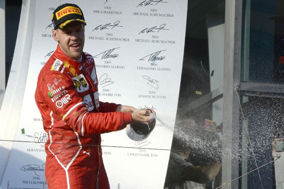 Vettel sul gradino più alto del podio di Melbourne