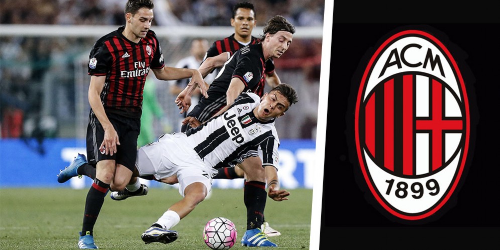 Il terzino rossonero Mattia De Sciglio, contrastato da Dybala