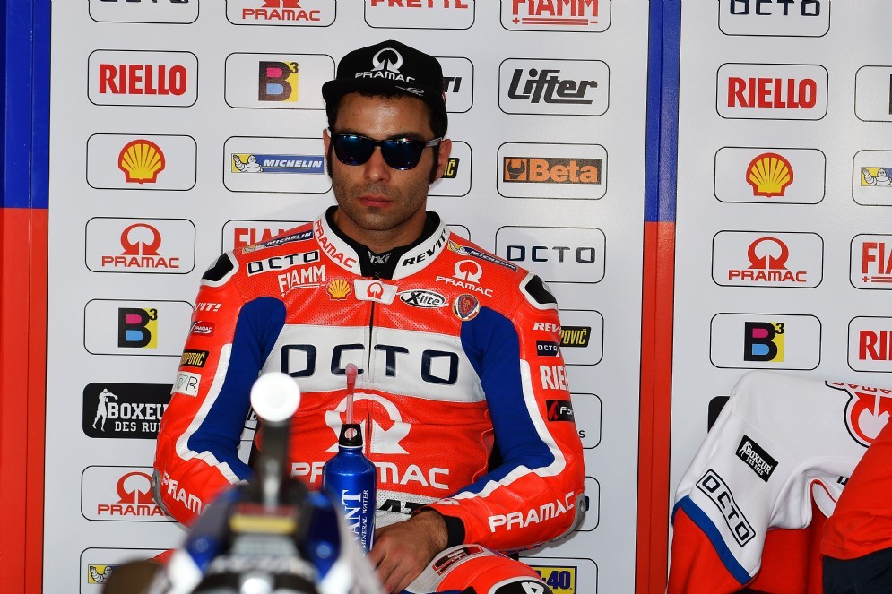 Danilo Petrucci ai box della Pramac