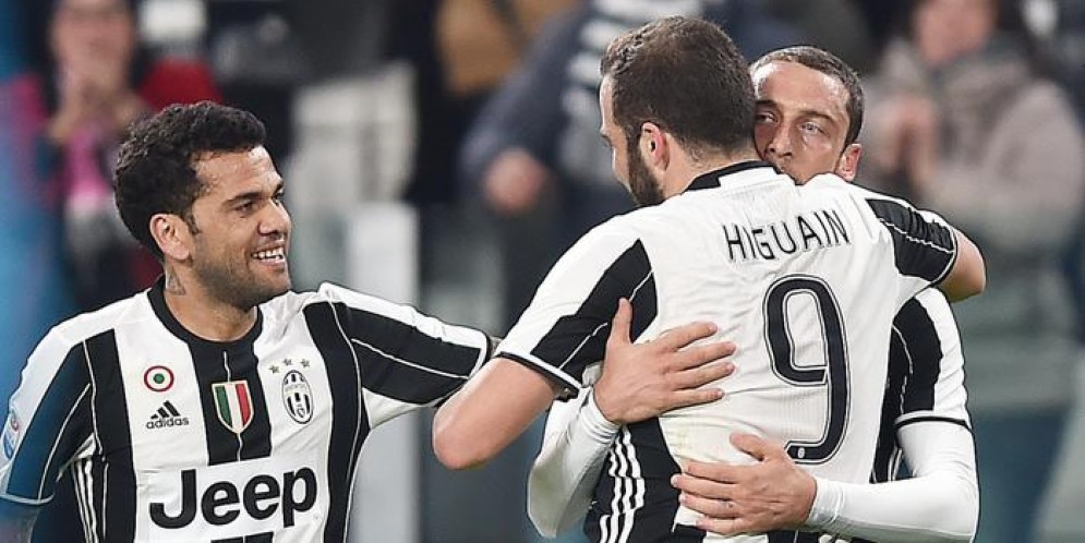 Higuain non si ferma e trascina la Juve: Chievo ko e Barca avvisato