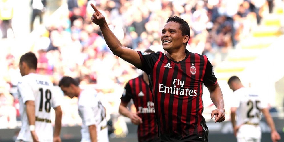 La gioia di Carlos Bacca dopo il gol segnato al Palermo