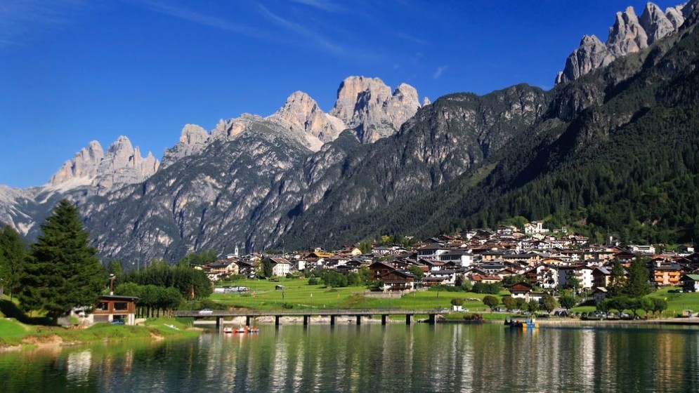 Nella foto, Auronzo di Cadore