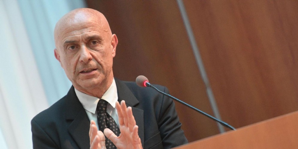 L'aula della Camera dei deputati ha approvato in via definitiva, con il voto sul merito, il decreto Minniti-Orlando in materia di immigrazione