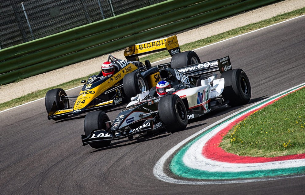 Le Minardi del 1986 e del 2005 si sfidano in pista